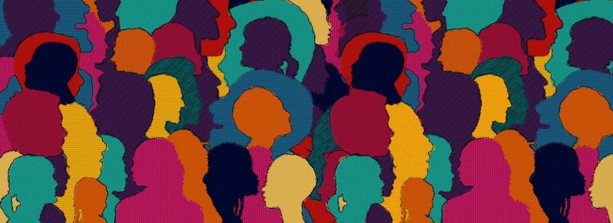 une foule multicolore